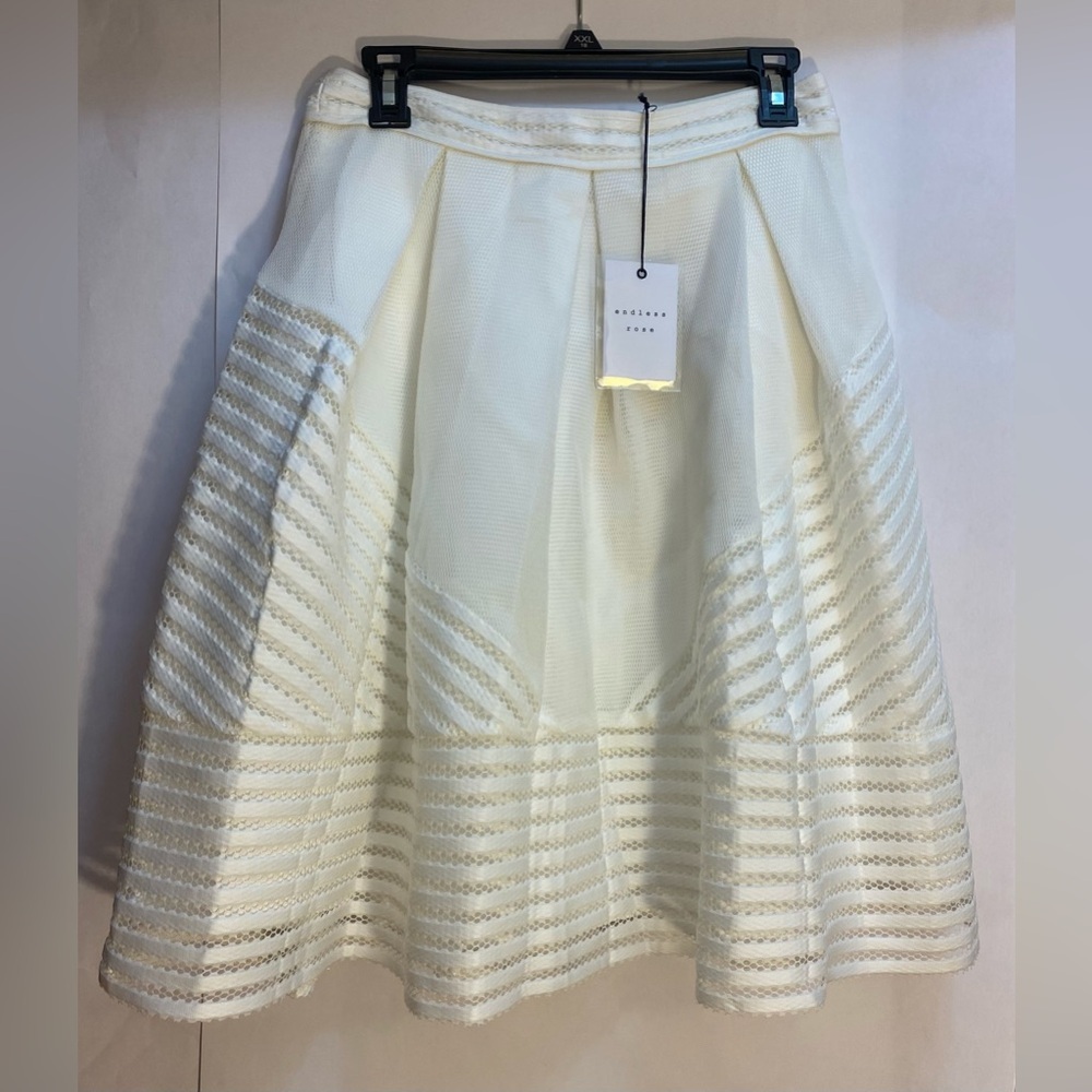 Endless Rose White Mesh Pleated Midi Skirt NWT Fit and Flare 8814K6SR Size M